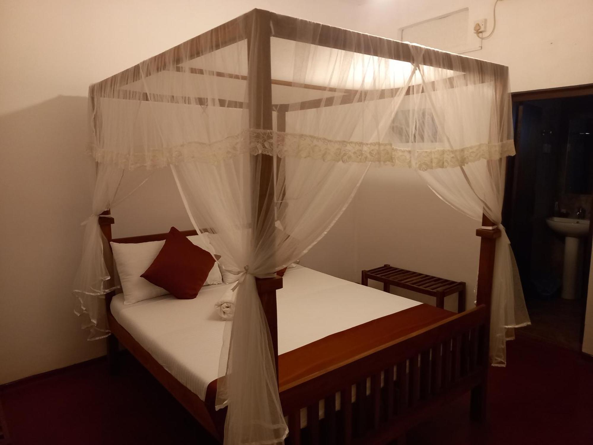 Hotel Mahaweli Shades Kandy Esterno foto