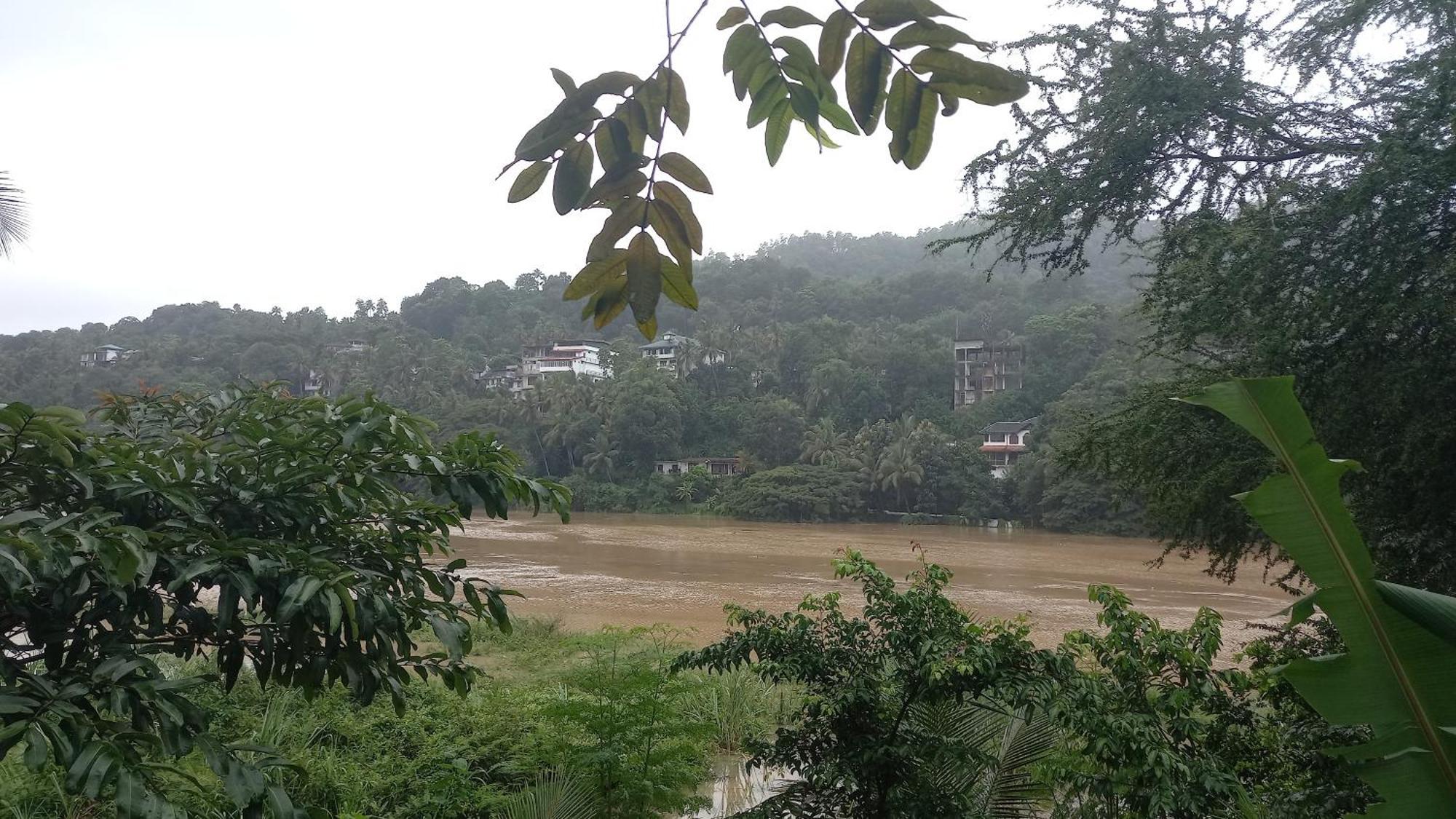Hotel Mahaweli Shades Kandy Esterno foto