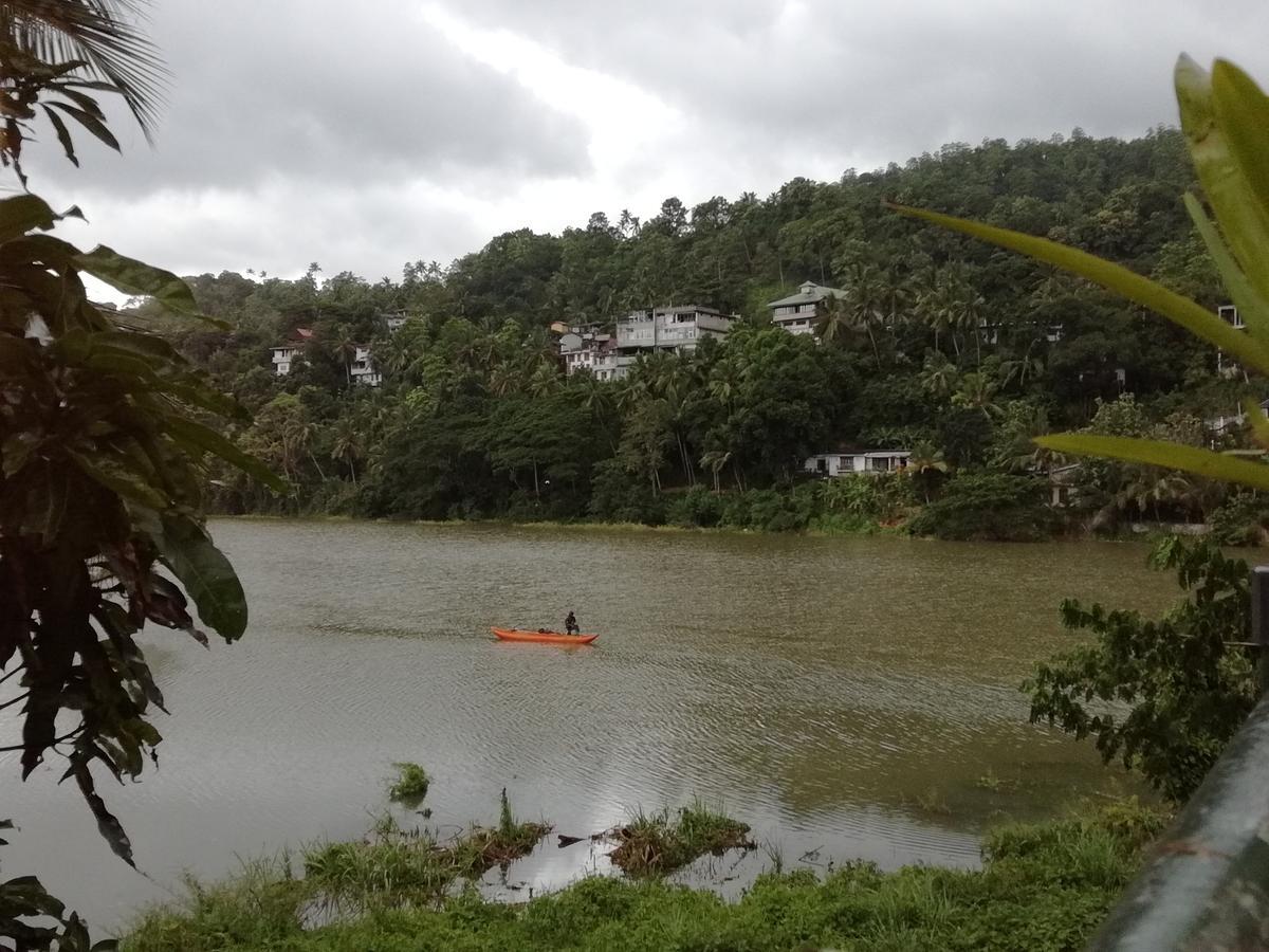 Hotel Mahaweli Shades Kandy Esterno foto
