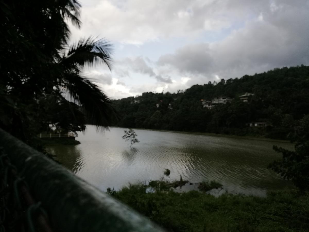 Hotel Mahaweli Shades Kandy Esterno foto