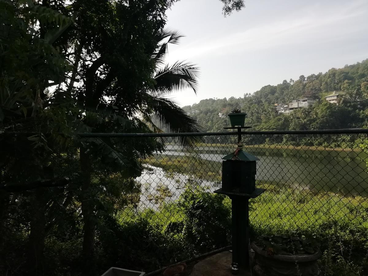 Hotel Mahaweli Shades Kandy Esterno foto