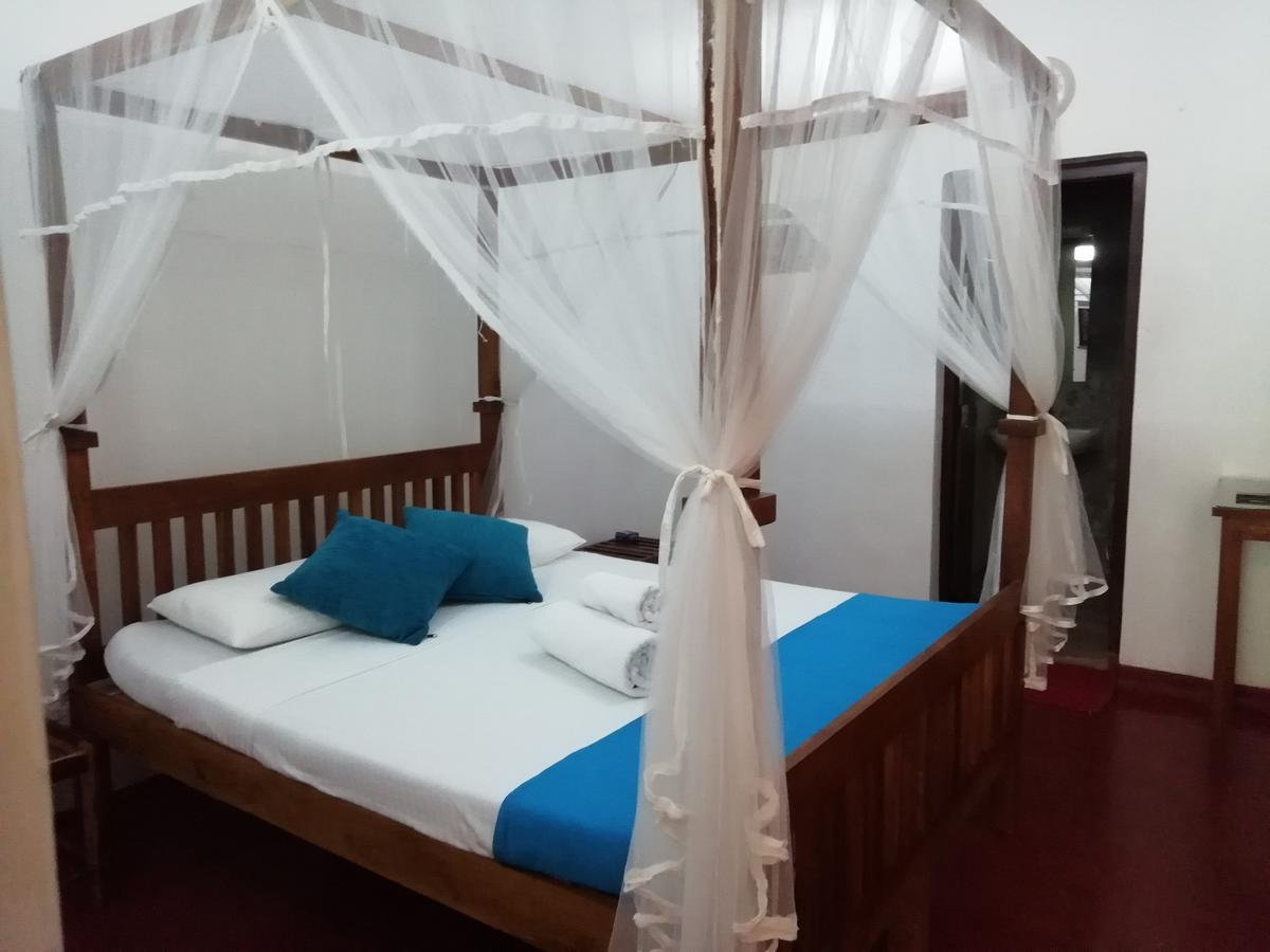 Hotel Mahaweli Shades Kandy Esterno foto