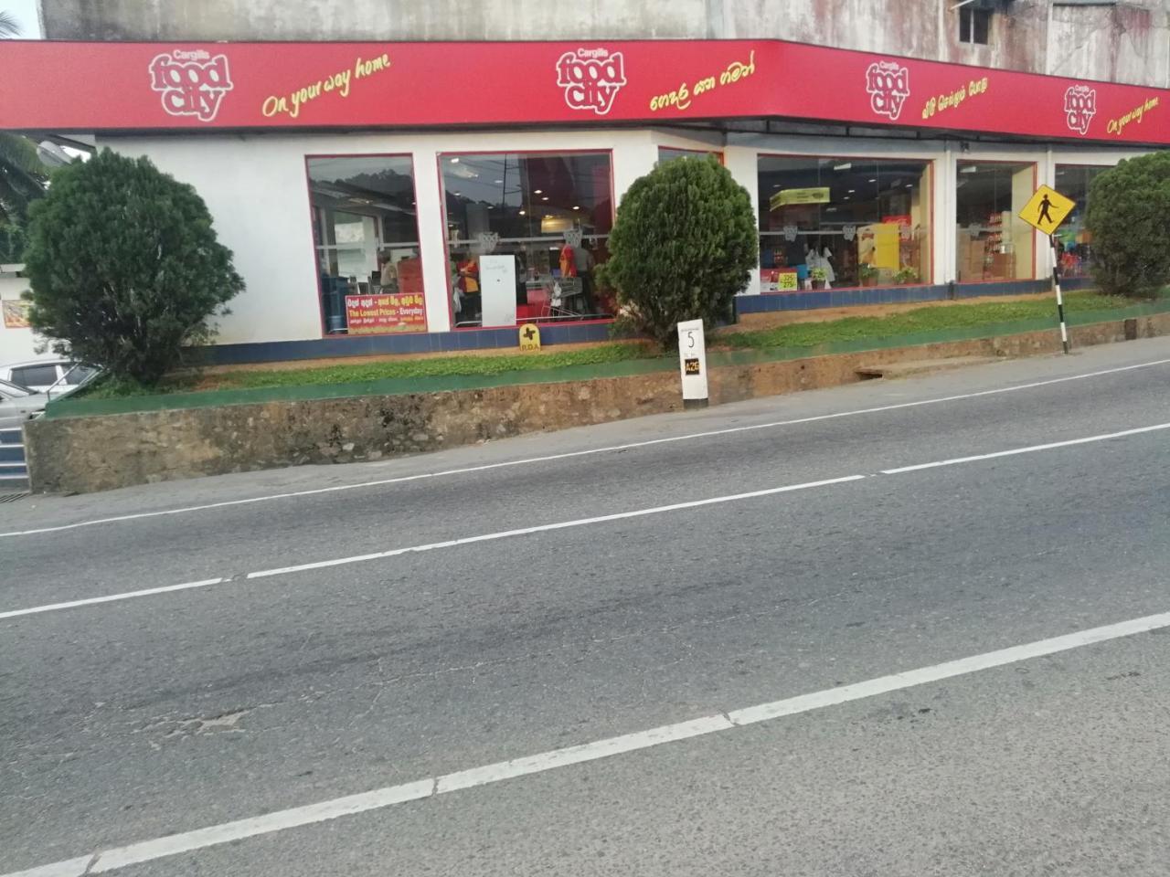 Hotel Mahaweli Shades Kandy Esterno foto