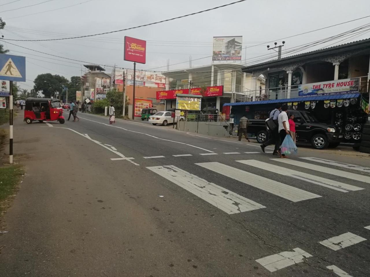 Hotel Mahaweli Shades Kandy Esterno foto