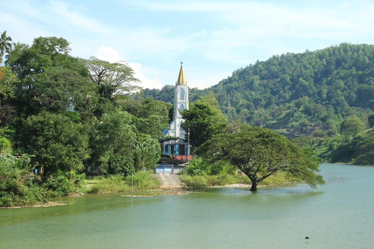 Hotel Mahaweli Shades Kandy Esterno foto