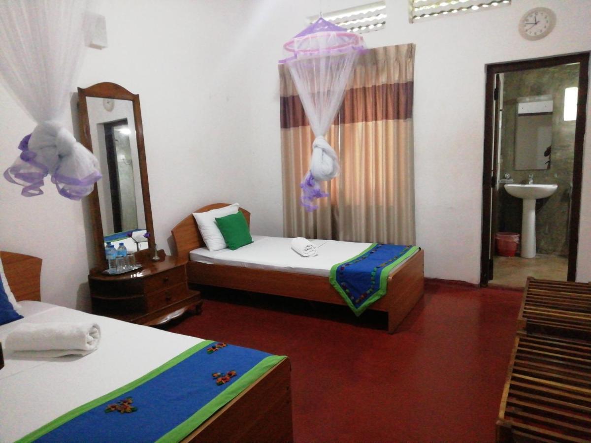 Hotel Mahaweli Shades Kandy Esterno foto